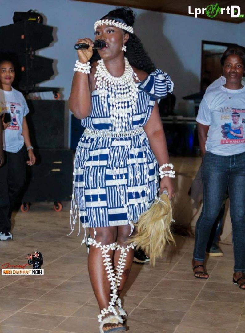 Niki Diamant Noir : l’éclat moderne de la musique Yacouba (concert à Danané, 29 novembre 2025.)