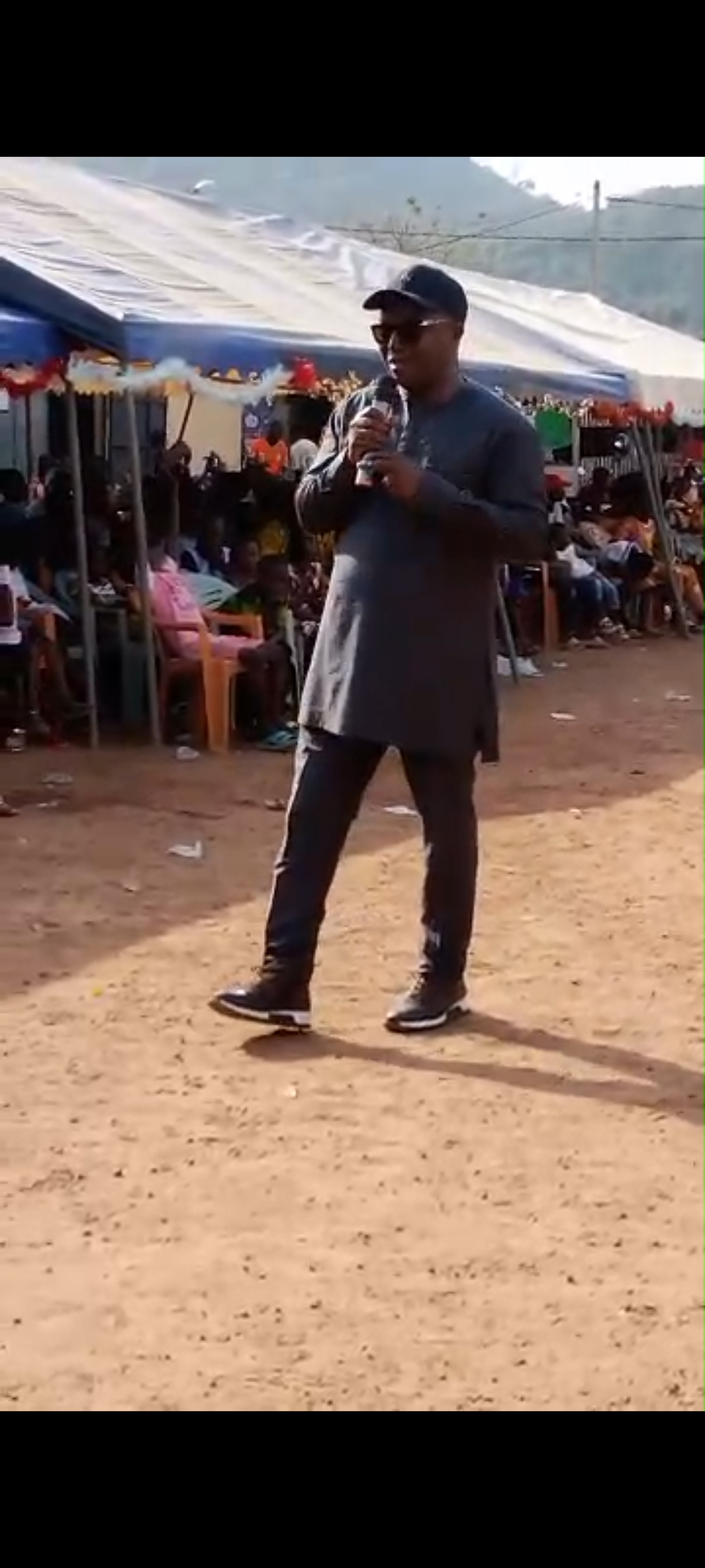 Man: Edouard Oulai dit Kong :<< on ne me fabrique pas , je choisis.>>